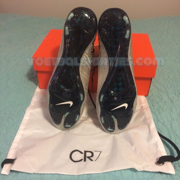 CR7 football boots silver 2015