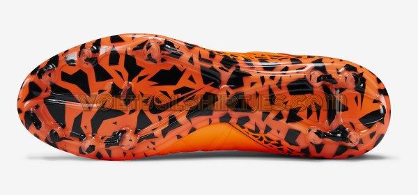 Nike Hypervenom Phantom 2 Total Orange soleplate