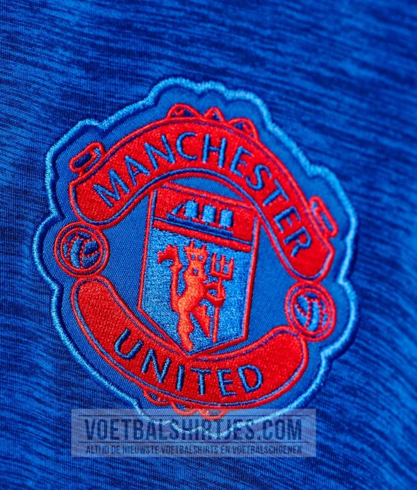 man utd 16-17 away kit badge