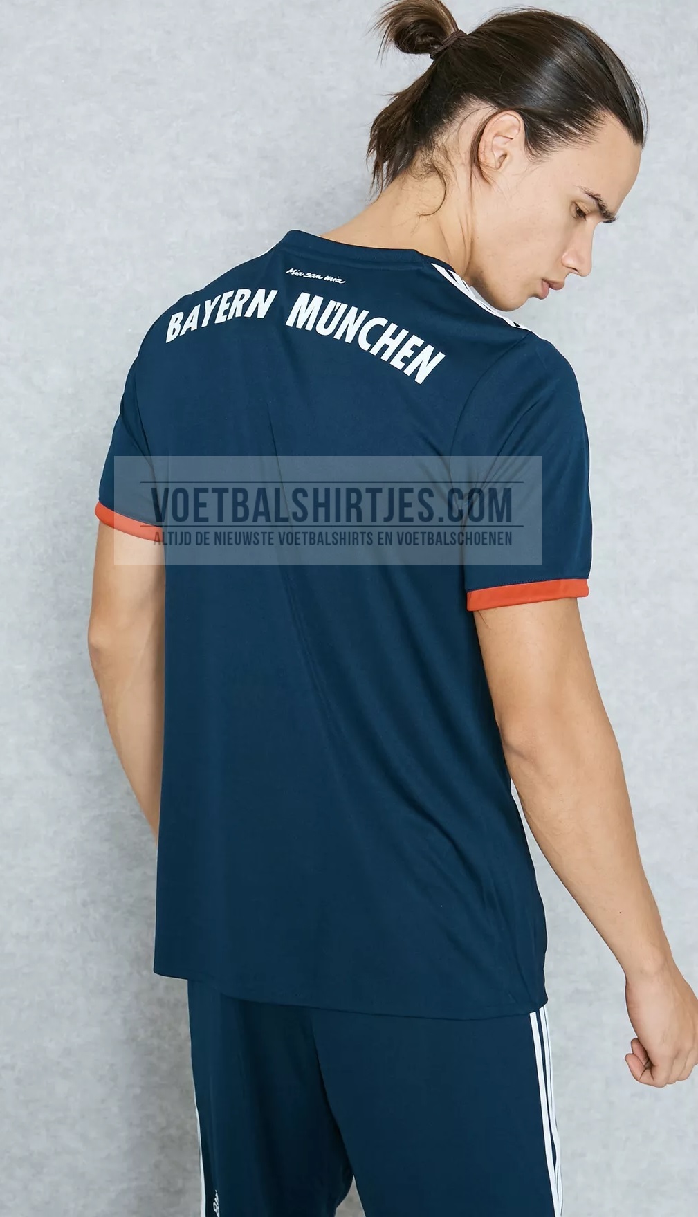 ayern Munchen 17-18 away kit